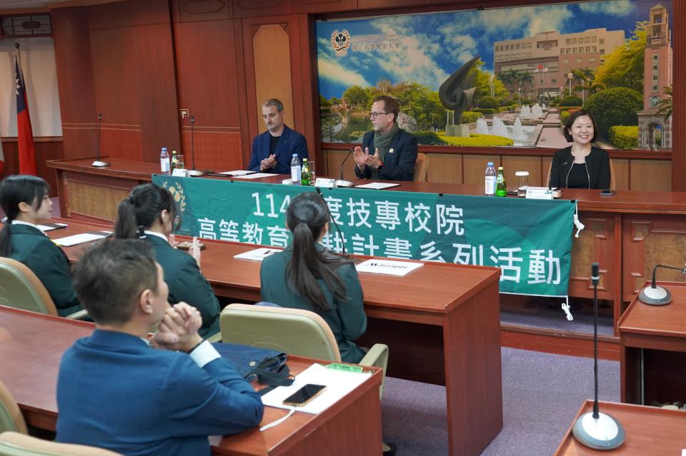 跨國酒店管理集團3高階主管首訪高餐大 分享個人職涯歷程、旅館業國際發展趨勢