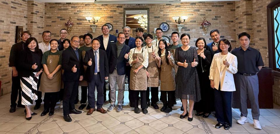 跨國酒店管理集團3高階主管首訪高餐大 分享個人職涯歷程、旅館業國際發展趨勢