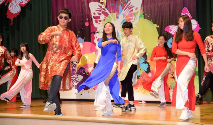 中山工商僑生祭祖及春聯聯歡活動 僑委會副委員長高建智贈紅包賀年