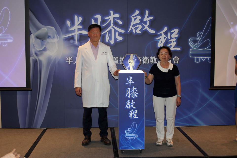 高市6旬左膝退化性關節炎合併半月軟骨裂婦 中正脊椎骨科醫院換半膝人工關節治癒