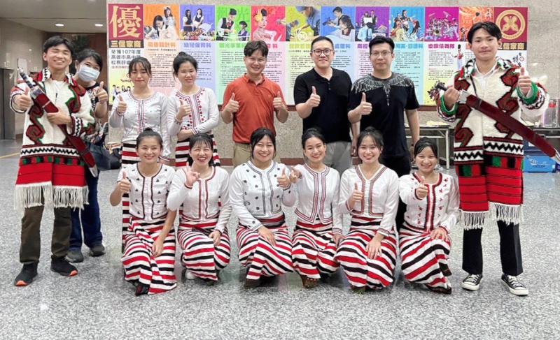 三信家商僑生專班中秋聯歡活動 師生烤肉歌舞彈唱穿插驚喜摸彩