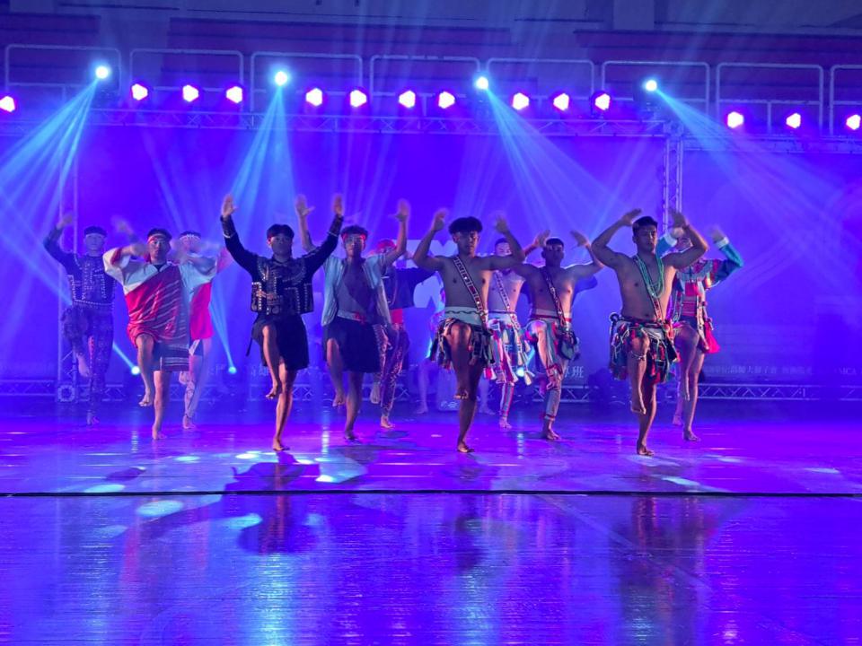 高師大體育系攜手運產原民專班合辦113級體育表演會 結合聲光創意展多元運動