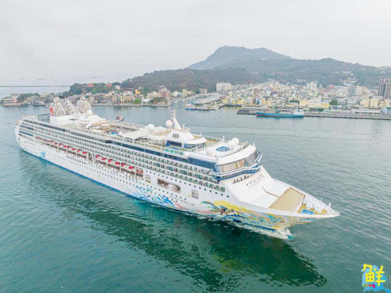 高雄國際郵輪觀光首屈一指!高規格200台無人機喜迎歌詩達莎倫娜號首航
