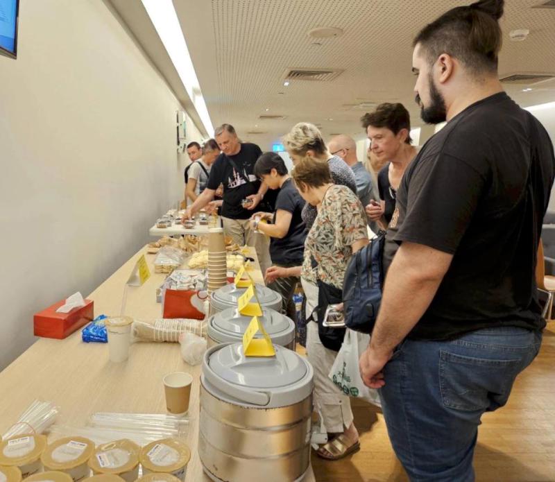 烏克蘭國家交響樂團巡迴高雄衛武營演出第二場 市府送上台灣特色美食飲品款待團員