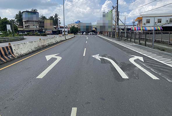 燕巢區角宿路、鳳東路刨除部分槽化線 新設標線機車停等區分流車輛強化安全