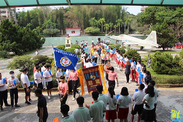 中山工商109學年度全國高中排球聯賽二連霸 5球員獲6個人獎師生夾道歡迎