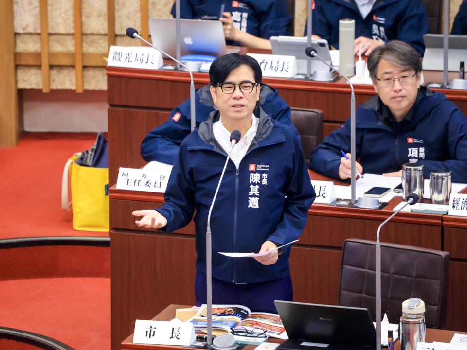 高市國中小高中職教室大型觸控顯示器預計115年4月完成 篩檢高風險個案降肥胖