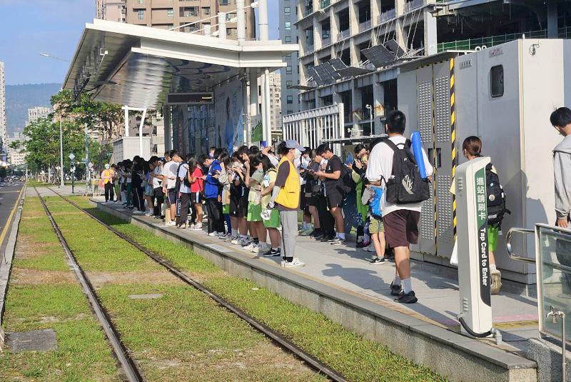高雄輕軌便利通學就醫 114上半年運量雙成長 續優化營運策略滿足使用者需求