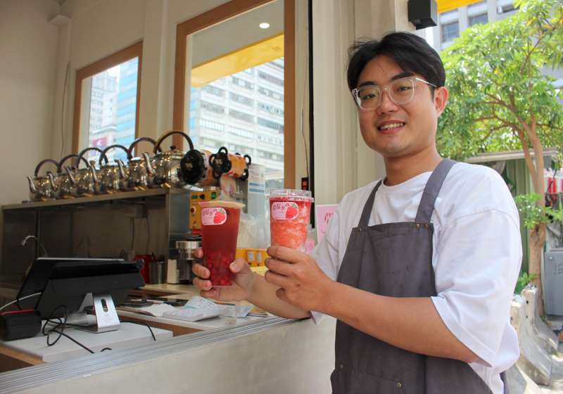 兄弟檔創業開飲品店取材茶壺命名 茶種區分品項定期推新品邀嘗鮮