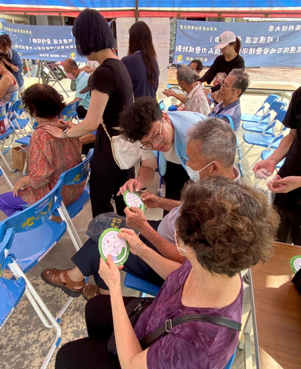 輔英科大攜手屏縣琉球鄉漁會成立健美教育中心揭牌 同步授證芳香按摩保健師等