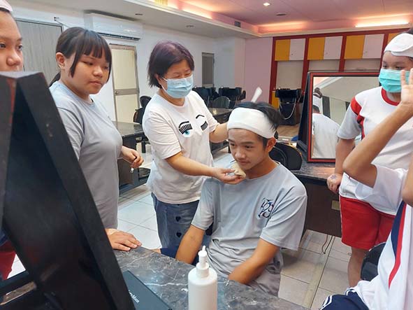 三信家商商管等群科育才無數 參與各項競賽屢獲佳績