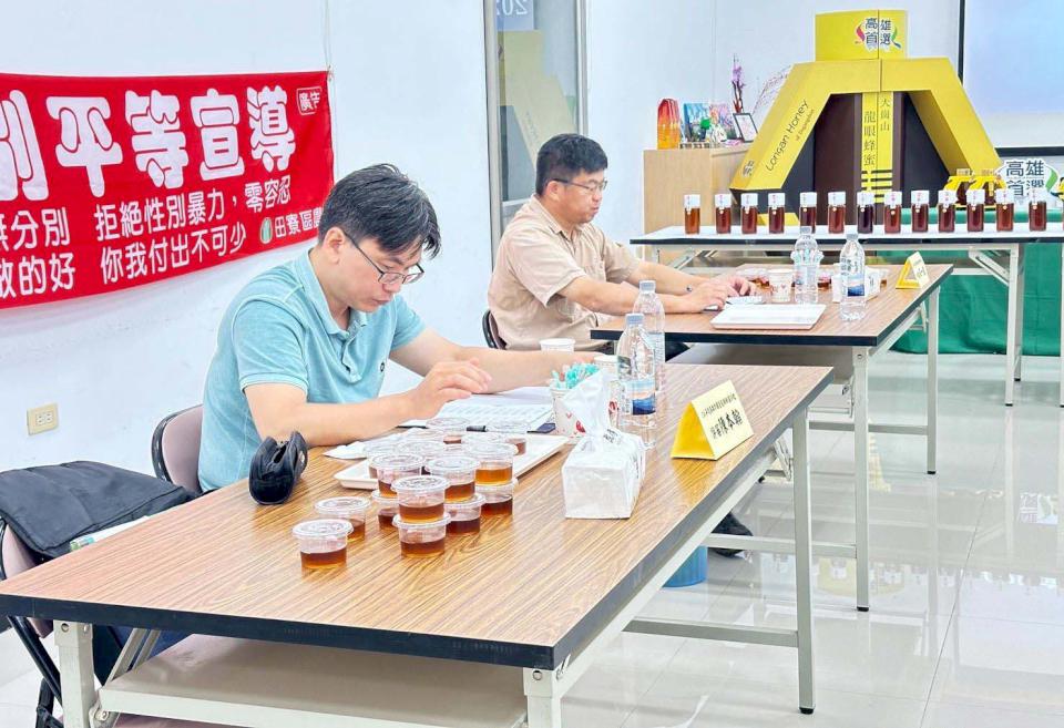 高市農業局攜手田寮區農會評鑑國產龍眼蜜 特等獎8名、頭等獎27名8月公開表揚