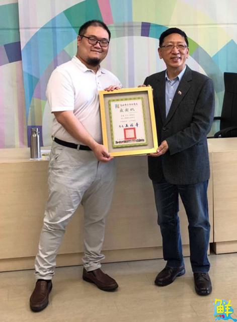 高市股市房產達人李杰贈國中小50萬片口罩防疫 教育局回贈感謝狀