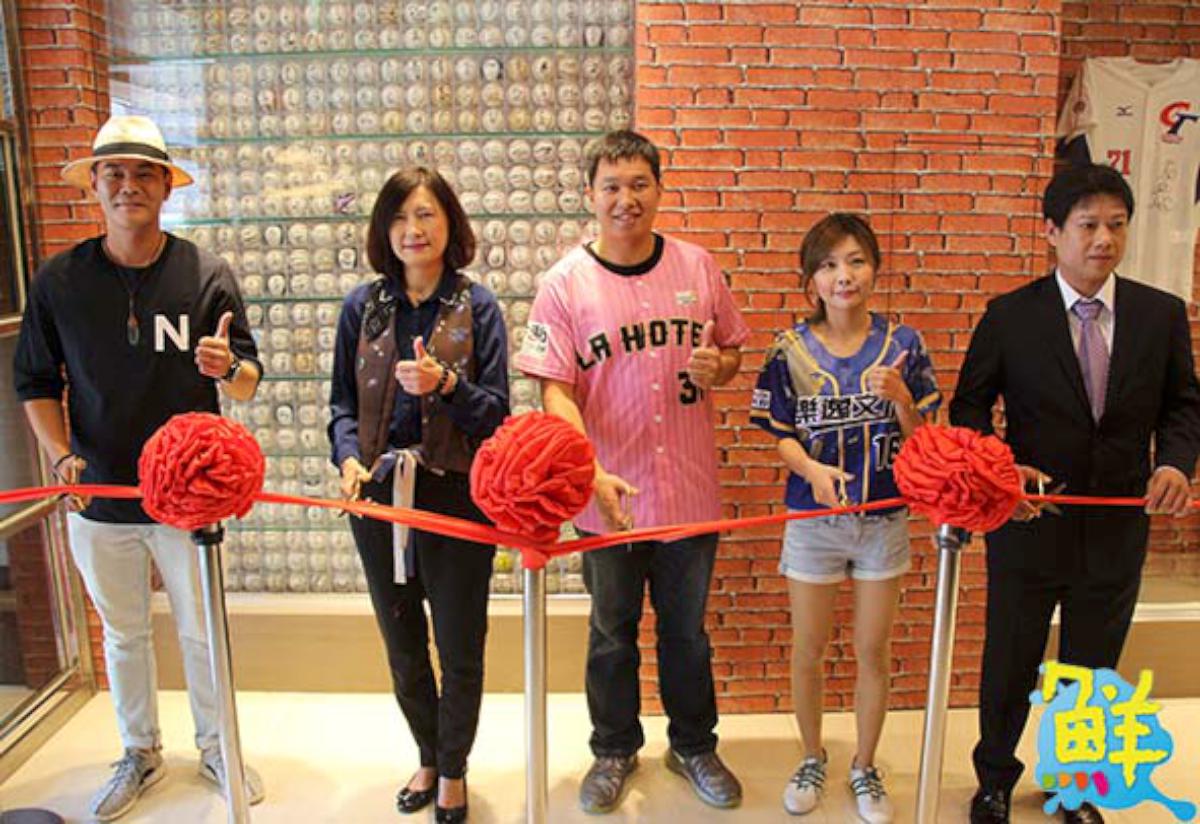 樂逸文旅棒球館 進駐高市六合夜市商圈開幕