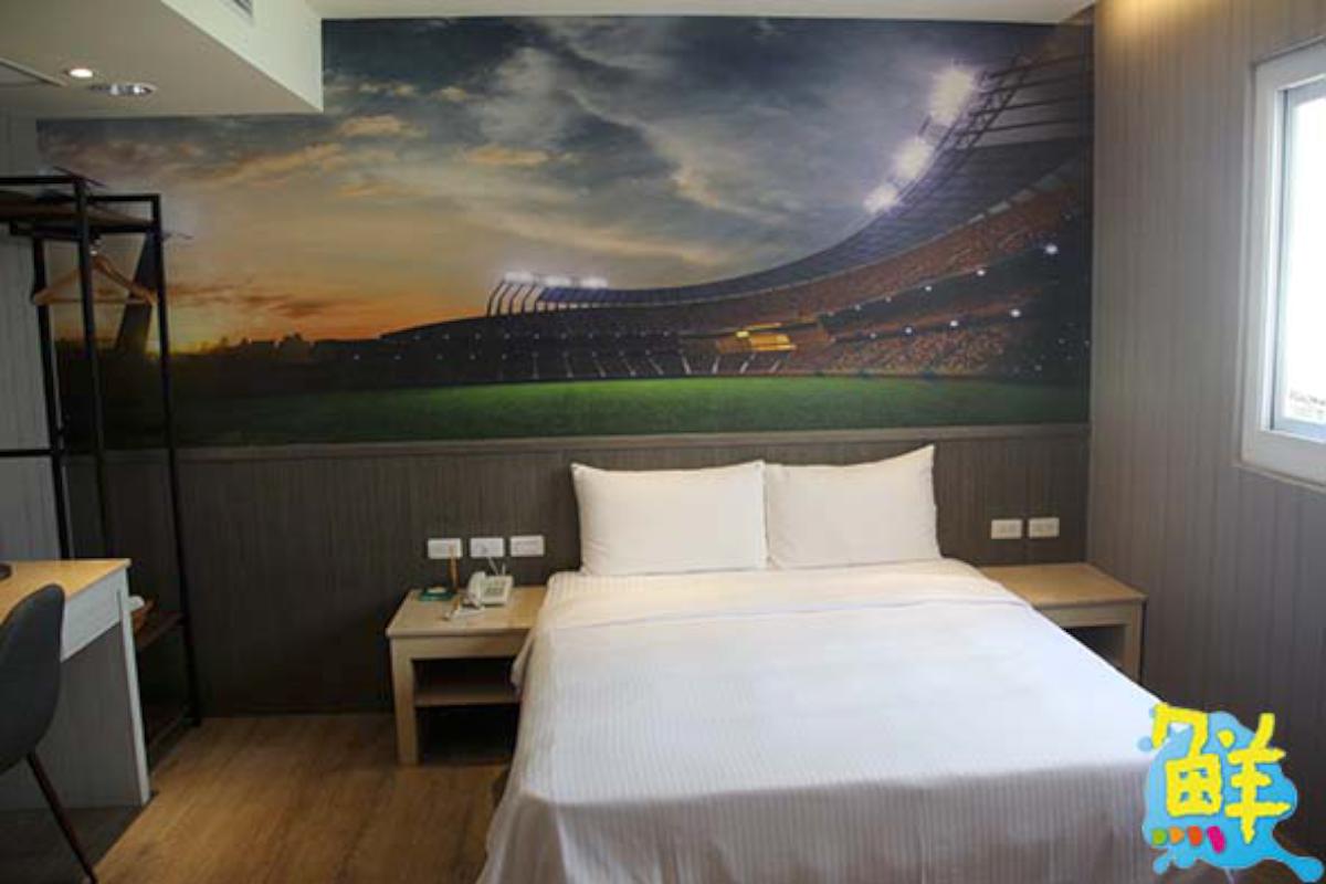 樂逸文旅棒球館 進駐高市六合夜市商圈開幕