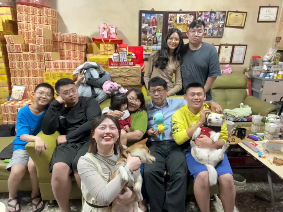 高市中山工商餐飲科建教班4兄妹 知名餐飲集團實習各奔前程脫貧