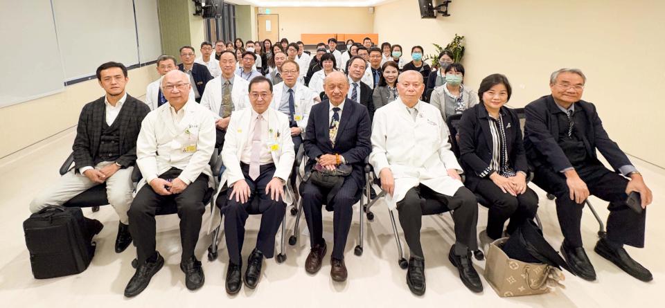 高雄秀傳紀念醫院院長趙昭欽轉任名譽院長 胸腔外科專家吳明和接掌