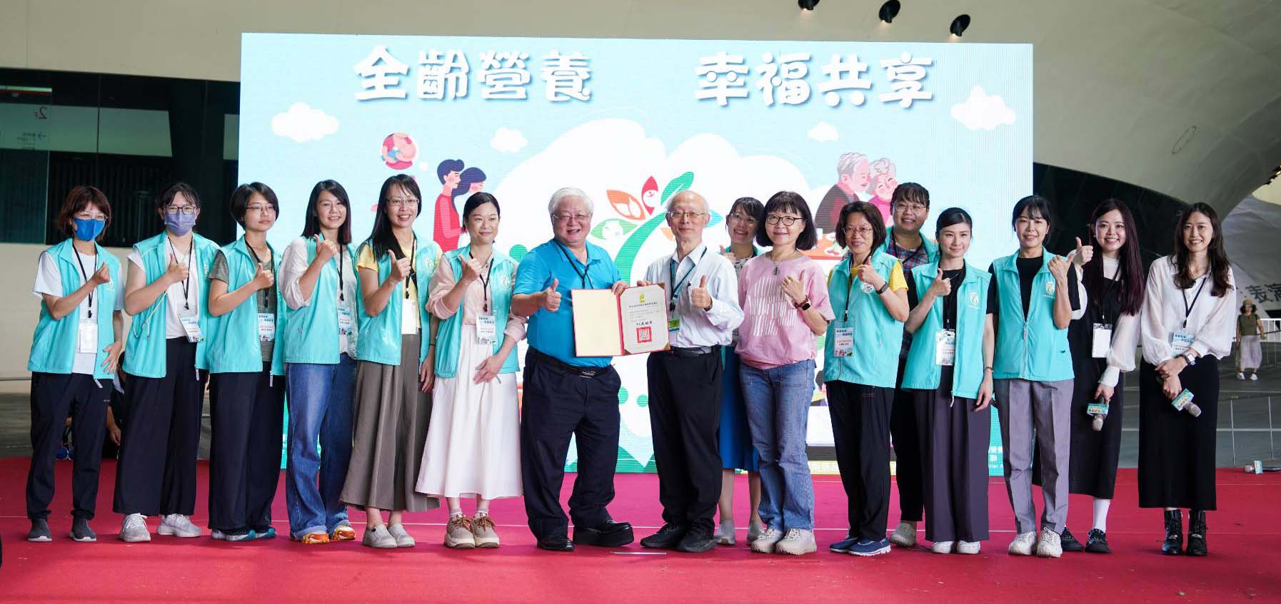 國健署前進衛武營展各縣市社區營養推廣中心成果 肯定高市衛生局跨區交流貢獻