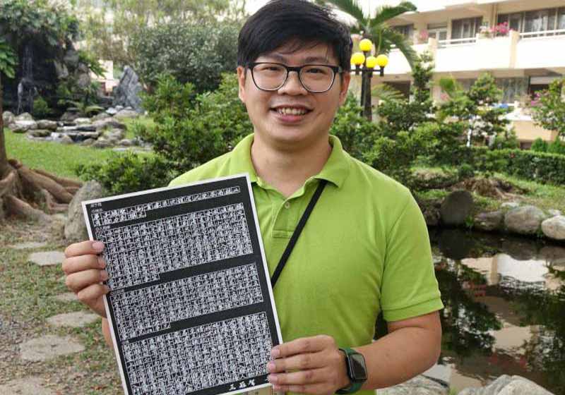 中山工商電機電子群教師王冠智板書了得 意外帶動校園臨摹風氣