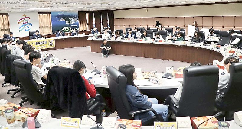 教育局與高雄學生民主聯盟合辦高雄市政學生論壇 陳其邁勉積極參與主動發聲