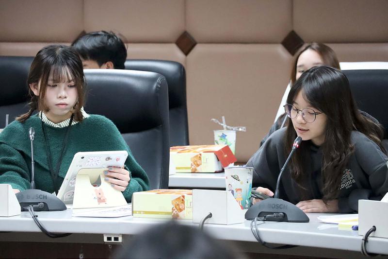 教育局與高雄學生民主聯盟合辦高雄市政學生論壇 陳其邁勉積極參與主動發聲