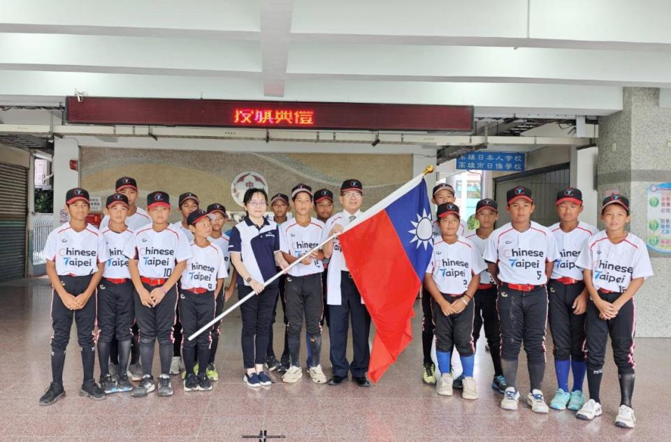 高市中正國小少棒隊113年國小棒球運動聯賽奪冠 征戰日本教育局授旗祝福
