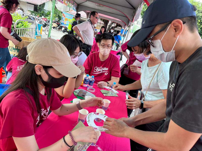 岡山秀傳醫院等3單位前進路竹一甲觀音亭 合辦社區健康活動慶秀傳醫療50年