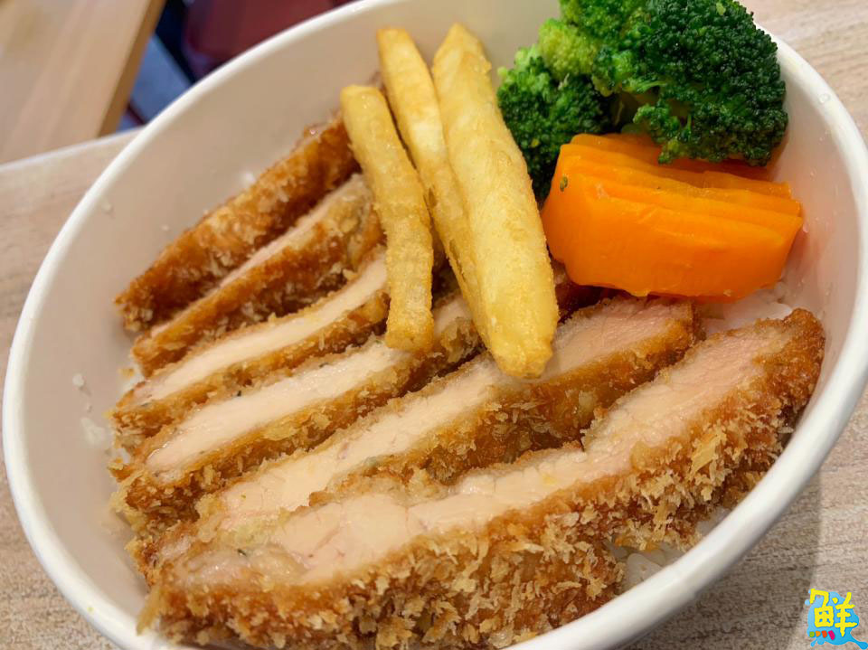 咖哩控激推! 國民美食 小東門咖哩鳳山青年店 新鮮美味看得見