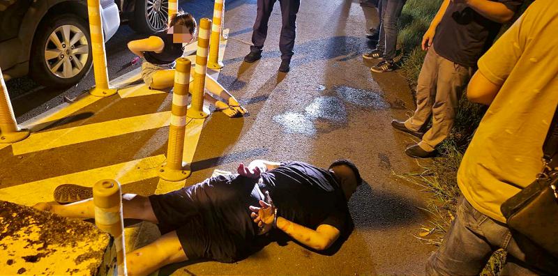 高市9旬婦疑闖燈穿越路口遭汽車衝撞身亡 三民一警逮2男1女主嫌涉4案通緝
