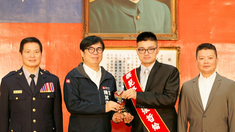 高市警察局歡慶114年警察節 陳其邁表揚模範警察等17名得主