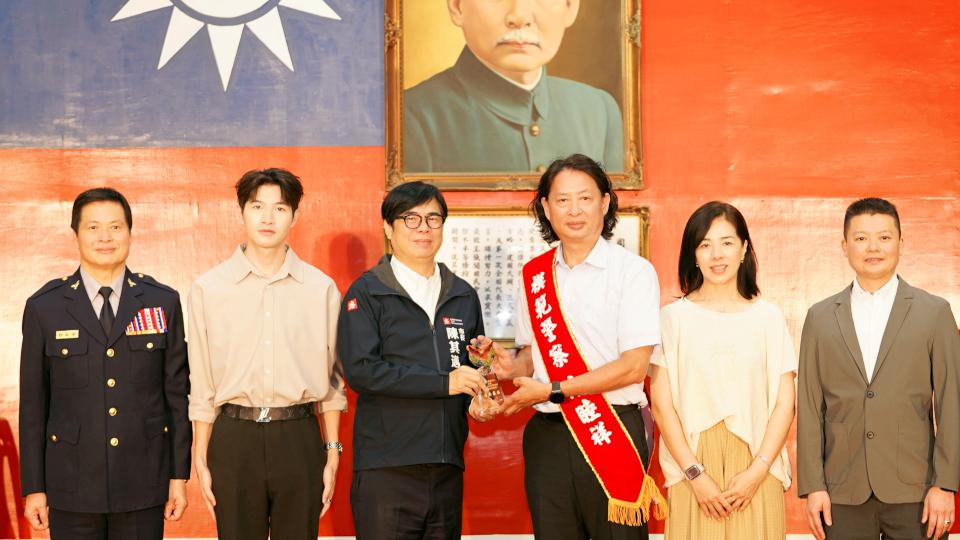 高市警察局歡慶114年警察節 陳其邁表揚模範警察等17名得主