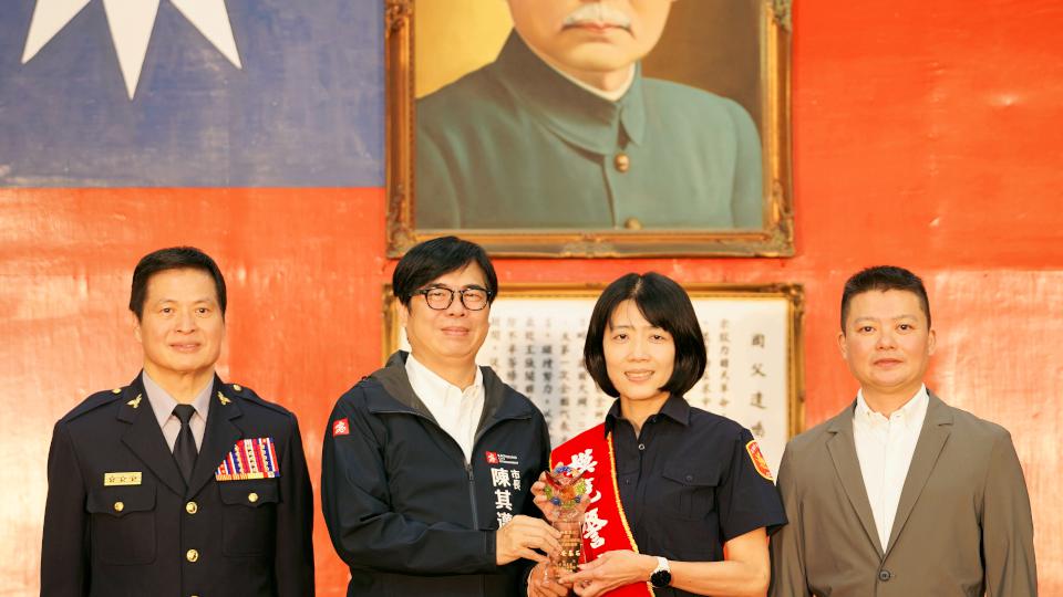 高市警察局歡慶114年警察節 陳其邁表揚模範警察等17名得主