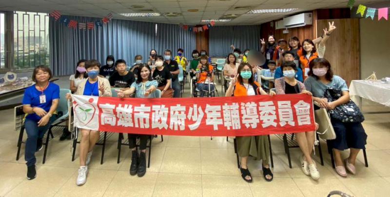 高市警局少年隊攜手少輔會暑期技藝體驗班成果發表 學員分組獻藝師生合奏組曲