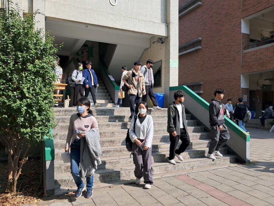中山大學113學年度碩士暨碩專班招生考試北高兩地登場 電機所錄取率最低