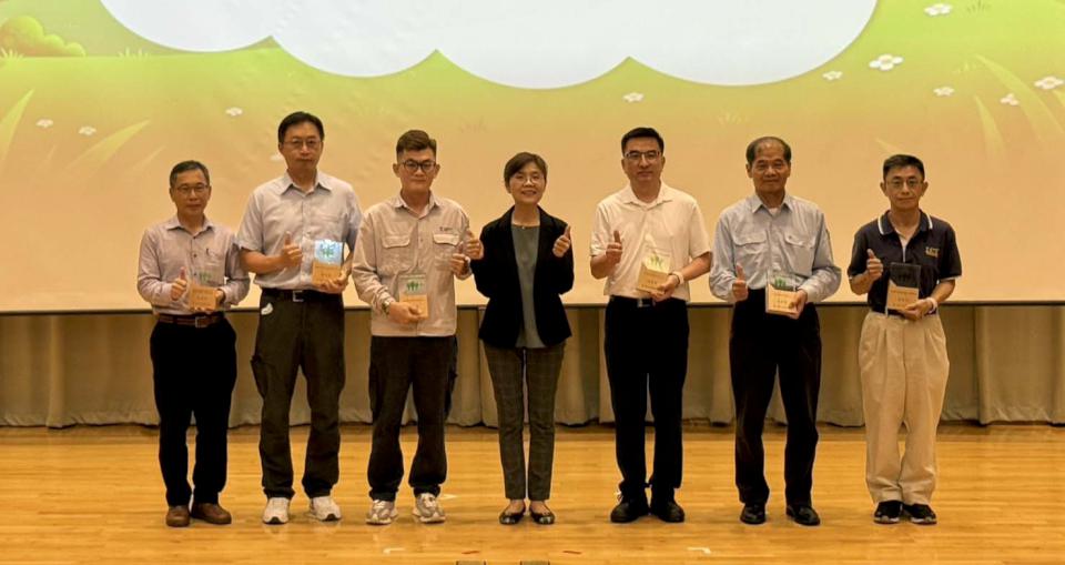 中油大林廠認養社教館植栽綠美化環境 榮膺環保局114年空品淨化模範績優單位