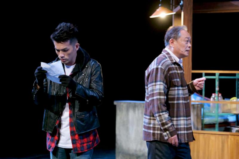 果陀劇場舞台劇《解憂雜貨店》好評加演 雜貨店爺爺張復健：與劇組情感深