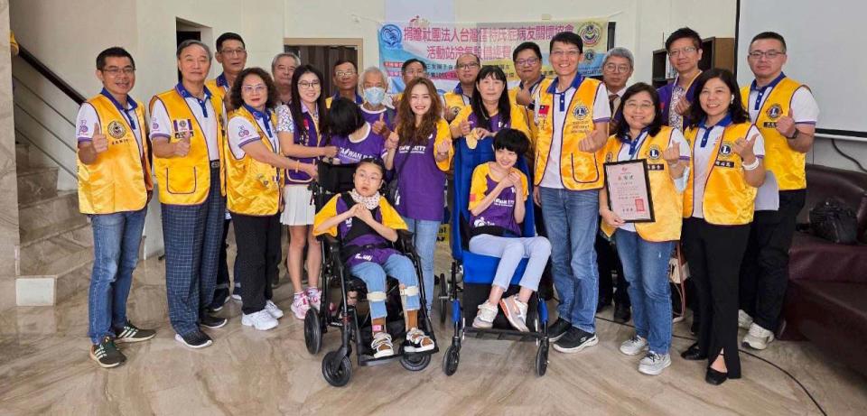 高市正友獅子會會長蔡勝全捐資15萬元 助臺灣雷特氏症病友關懷協會汰換冷氣