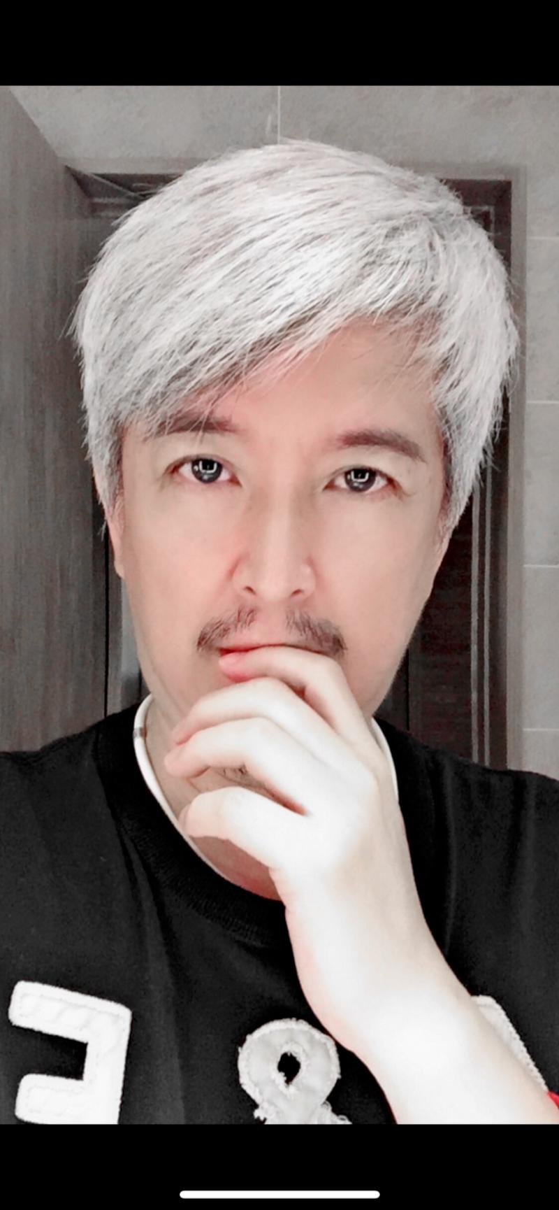 【第287期】閩南語情歌王子 王建傑 現身高雄飯店名品 參與四藝術家聯展開幕茶會獻唱最新單曲