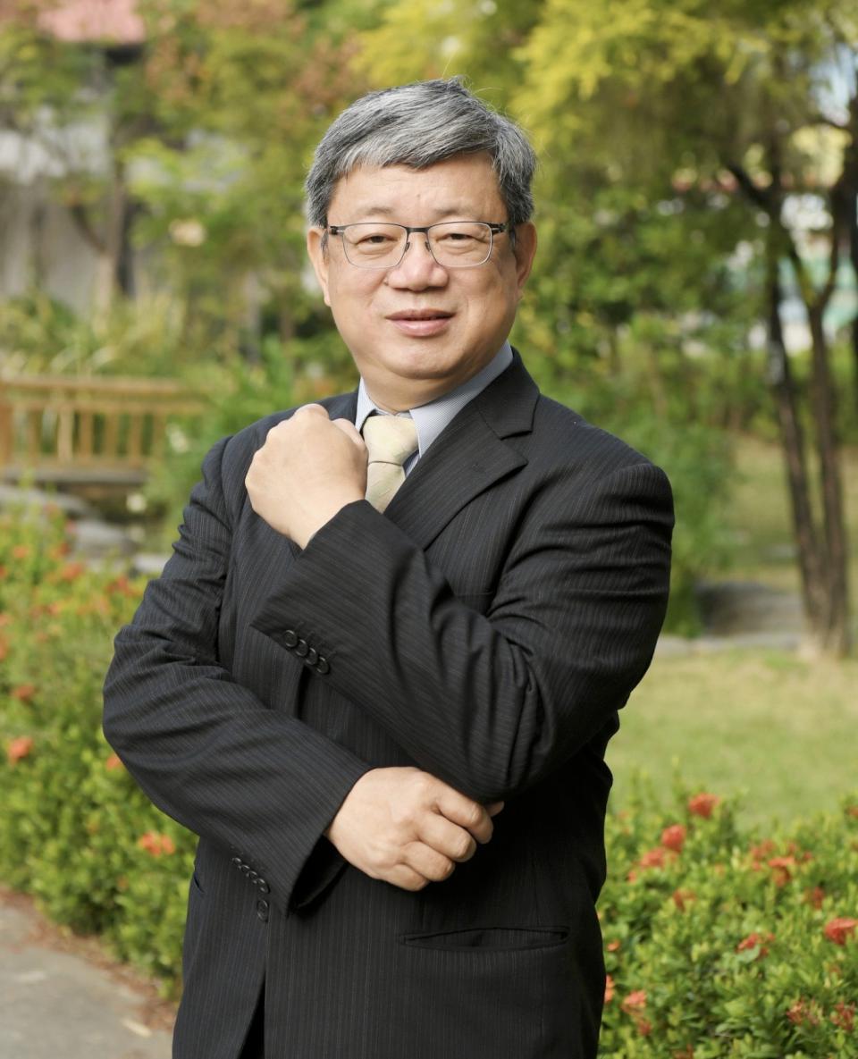 大華國小校長莊明廣秉持上善若水辦學 領先全市獲教育部校長領導卓越獎