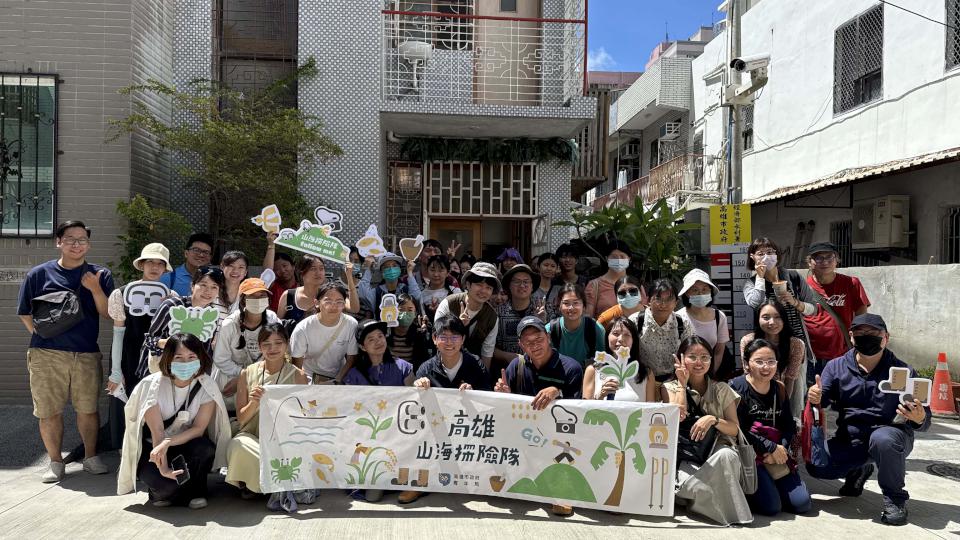青年局山海探險隊系列活動第三條訪三民區三塊厝 老街導覽巡禮社造體驗手作