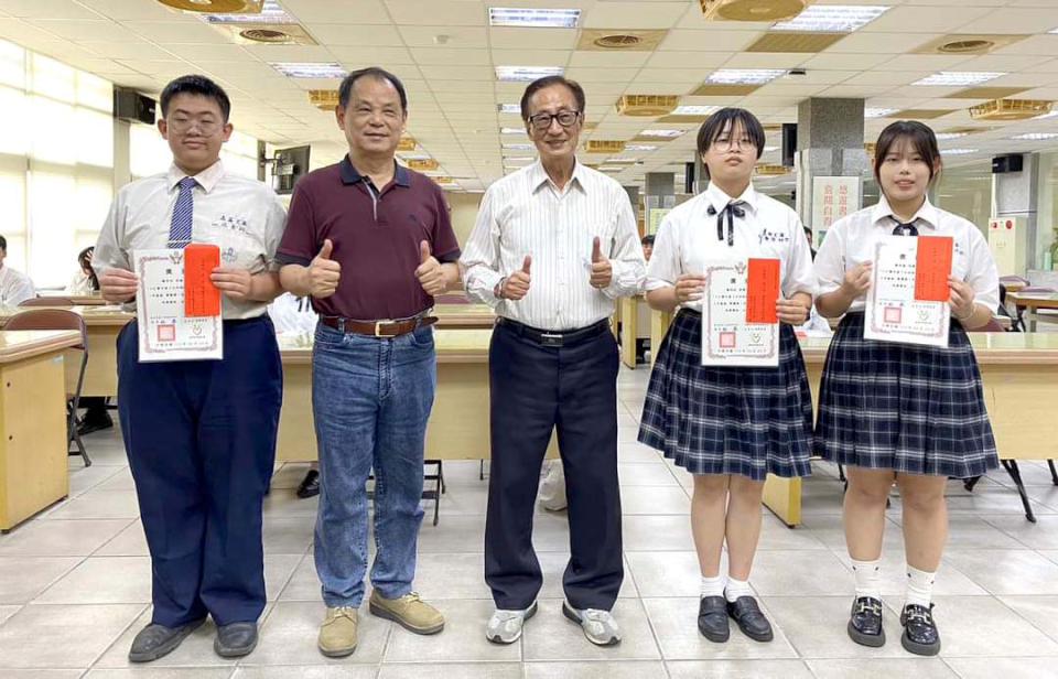 高英工商續攜手建準集團 表揚了凡四訓心得作文賽獲獎及品德優良學生