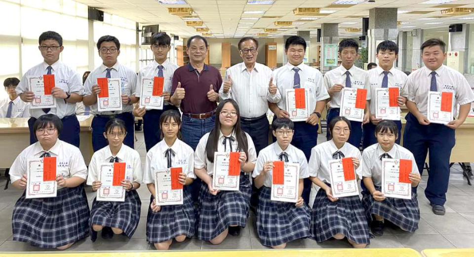 高英工商續攜手建準集團 表揚了凡四訓心得作文賽獲獎及品德優良學生