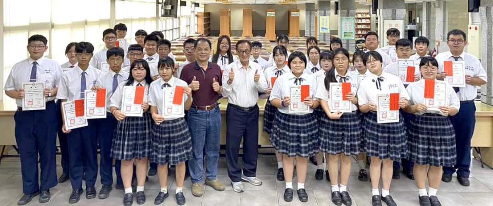 高英工商續攜手建準集團 表揚了凡四訓心得作文賽獲獎及品德優良學生