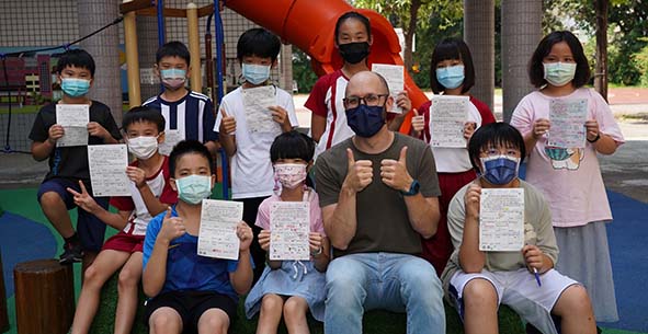 忠孝國小愛師Bingo樂 學生挑戰九宮格闖關蒐集簽章換好禮