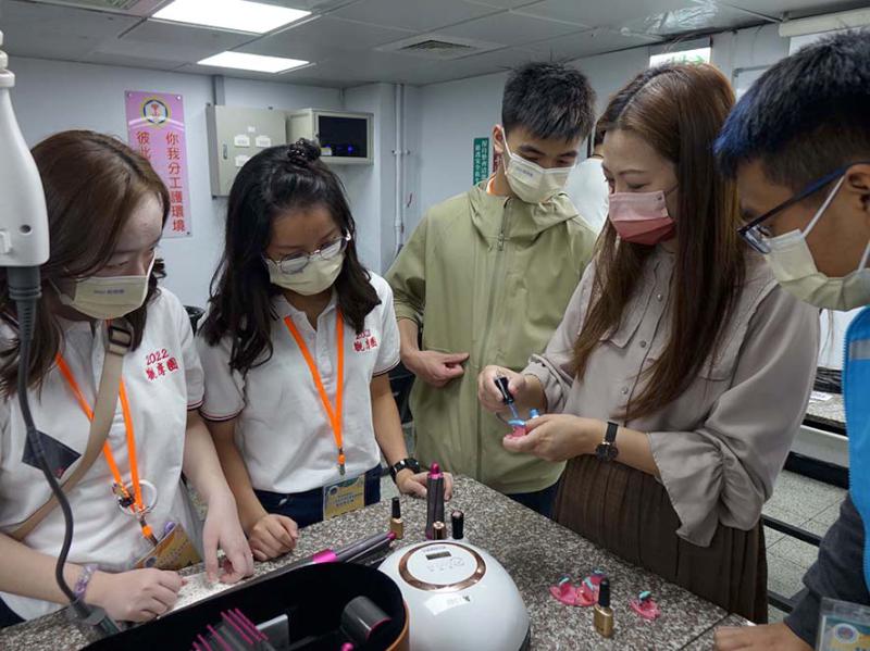 2022馬來西亞亞裔青年台灣觀摩團訪中山工商 品嘗美味料理體驗實作課程樂趣