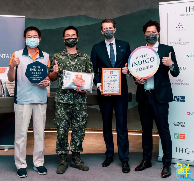 高雄洲際酒店致贈六星級酒店主廚特製料理包 慰勉第39化學兵群防疫辛勞