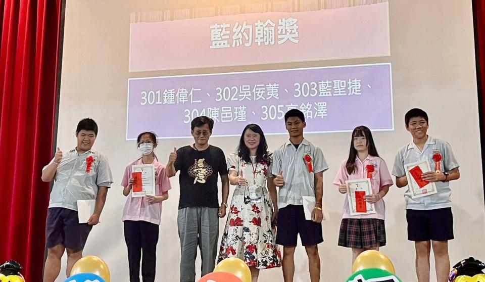 大仁國中第53屆畢典陳其邁等人預錄影片祝福 家長會贈教職員生棉花糖