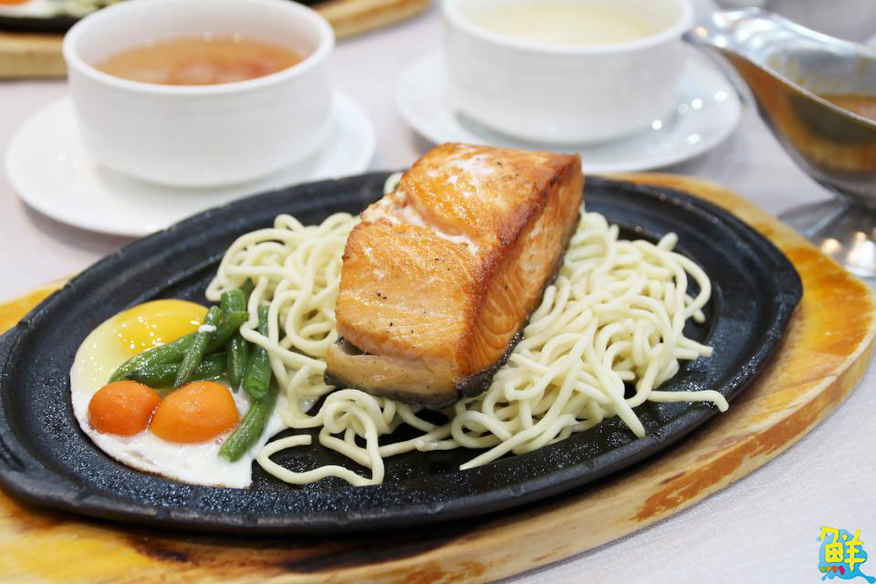 高雄聖誕夜美食推薦 驚蟄洋食坊 超值排餐、自助吧 饕客大推:回味無窮~