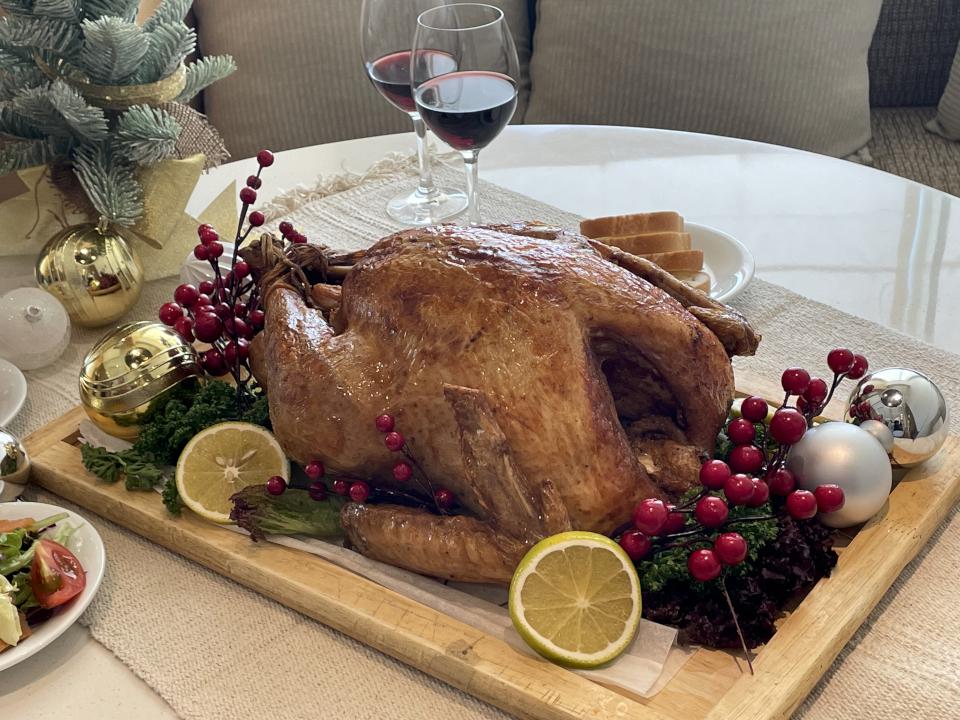 和逸飯店高雄中山館Cozzi THE Roof餐廳 溫馨推爐烤火雞饗宴迎歲末 尾牙春酒爽抽萬元住宿券