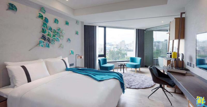 高雄美術藝廊比歐緻居邀您一同樂善好施! 出示捐贈證明免費饗牛排